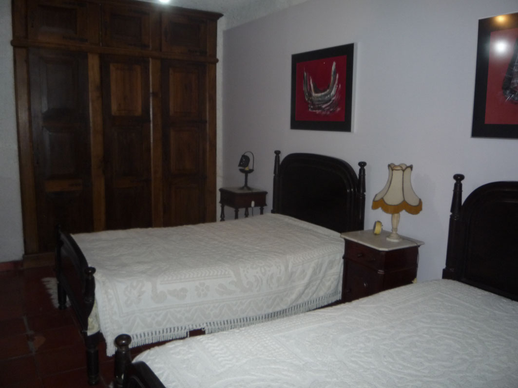 Casa do Alto - Ground floor apartment - Twin bedroom 02