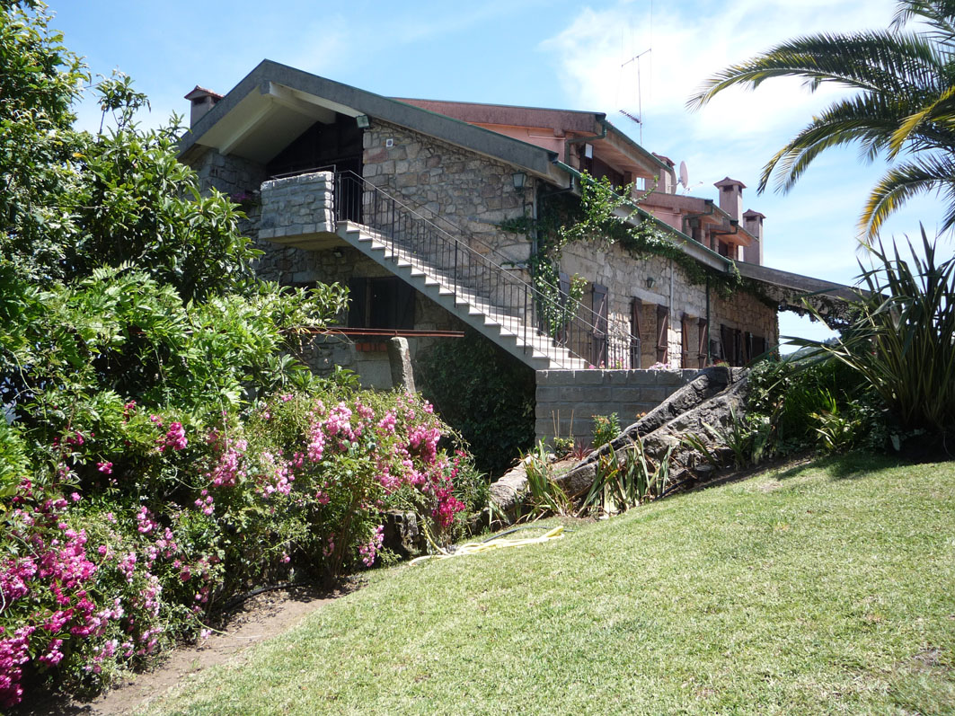 Casa do Alto - The house and gardens - Top floor apartment - Main entrance 01