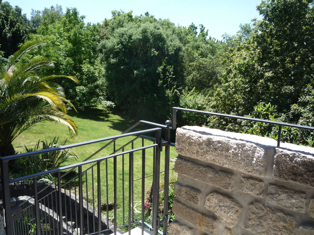 Casa do Alto - The house and gardens - Top floor apartment - View from veranda 02