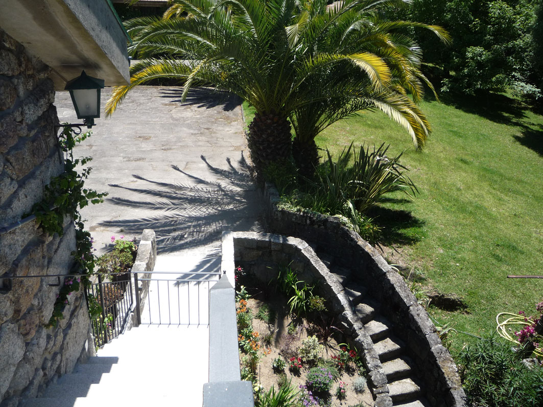Casa do Alto - The house and gardens - Top floor apartment - View from veranda 03