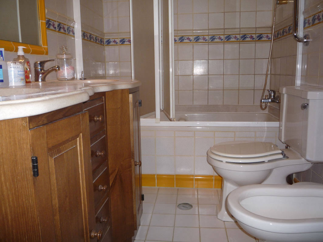 Casa do Alto - Top floor apartment - Suite 1 - En suite bathroom 01
