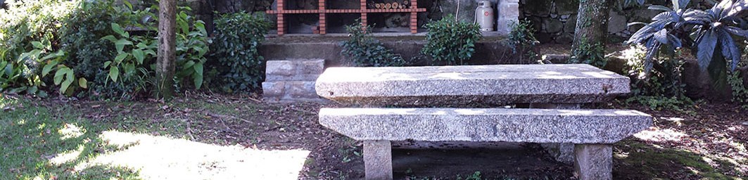 Casa do Alto - Header - Stone table