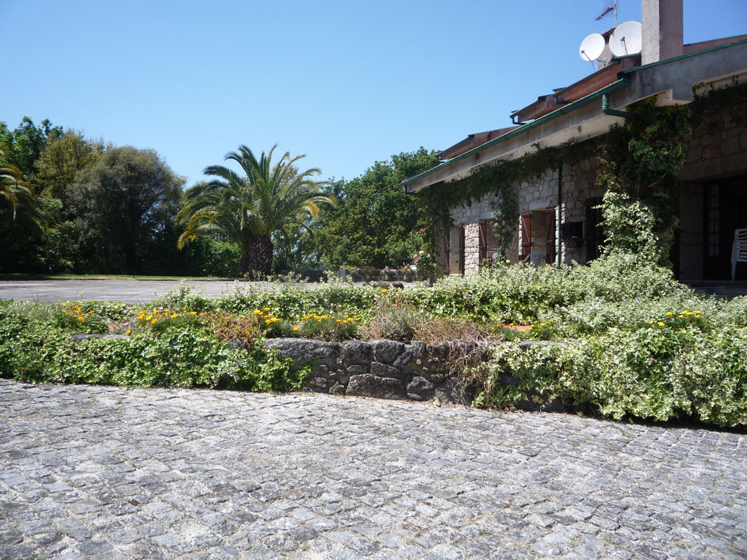 Casa do Alto - La maison et les jardins - Eira en pierre 01